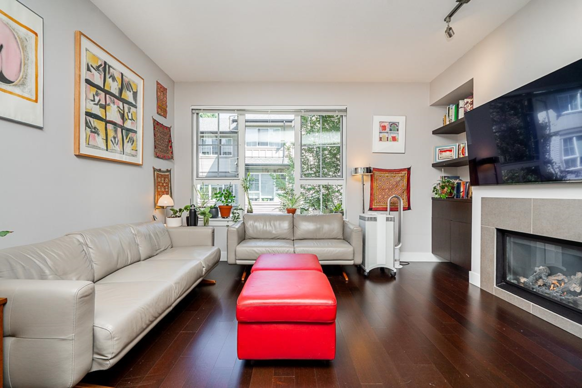 Kitchen Island Photo of 133 2501 161a Street, Surrey, BC
