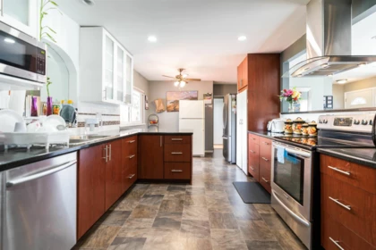 Kitchen Photo of 15035 Bluebird Crescent, Surrey, BC