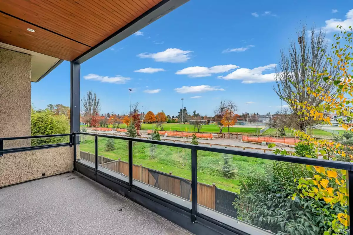 Powder Room Photo of 6640 Goldsmith Drive, Richmond, BC