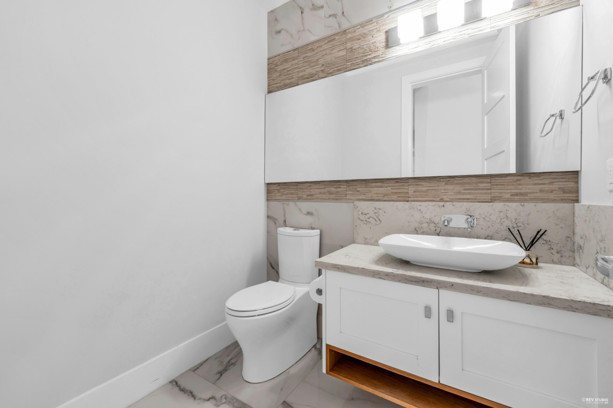 Walk-In Closet Photo of 6640 Goldsmith Drive, Richmond, BC