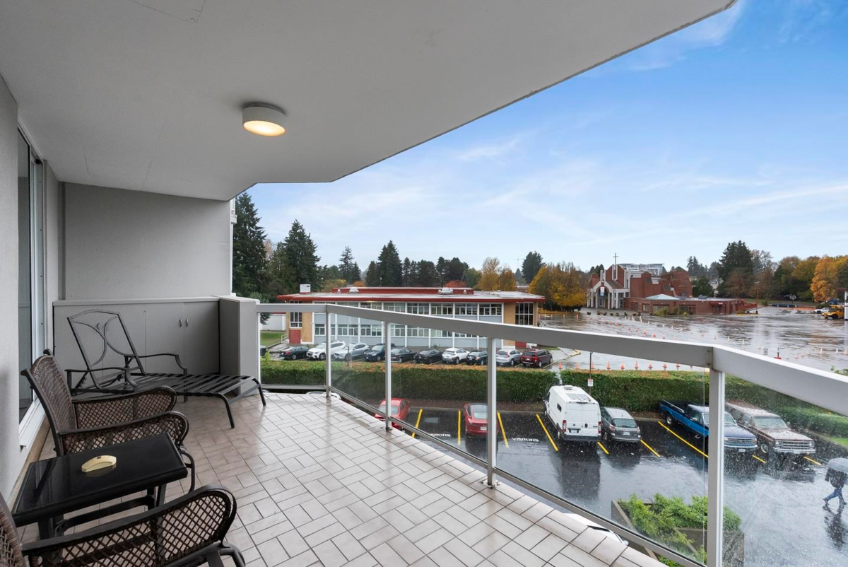 Entry Foyer Photo of 308 11881 88 Avenue, Delta, BC