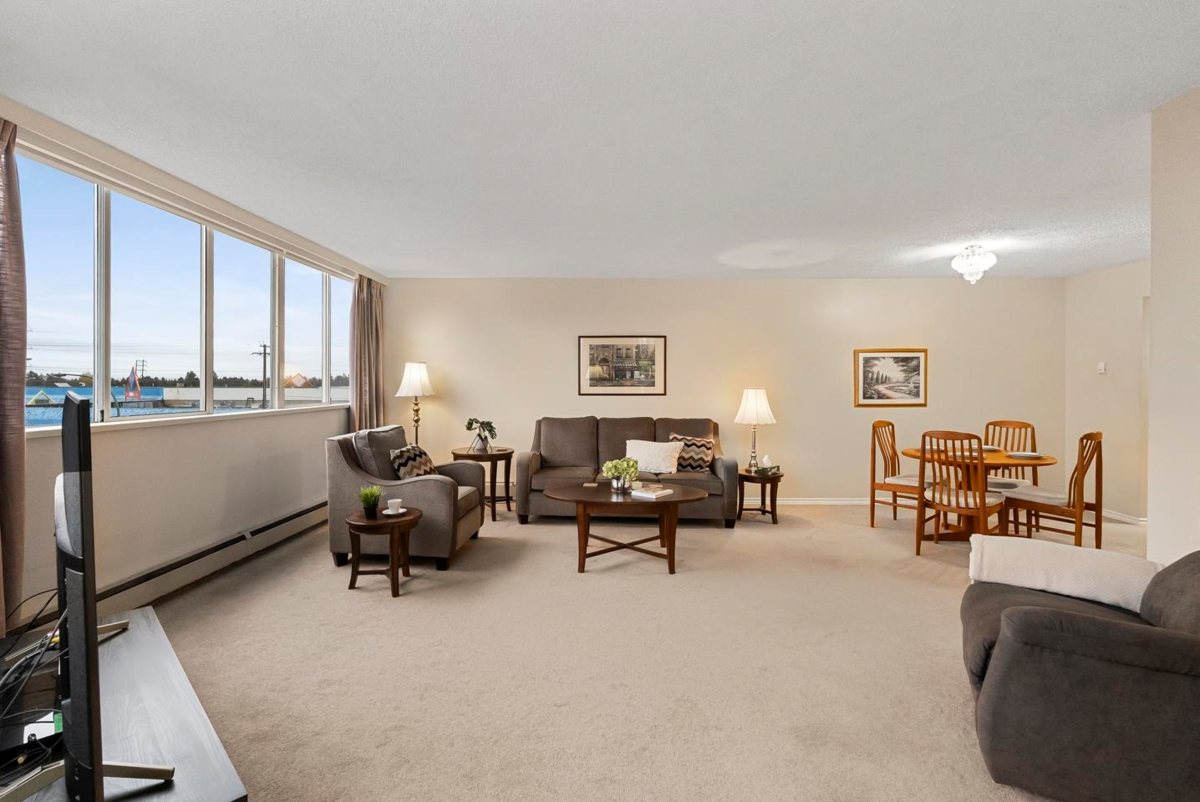 Family Room Photo of 308 11881 88 Avenue, Delta, BC