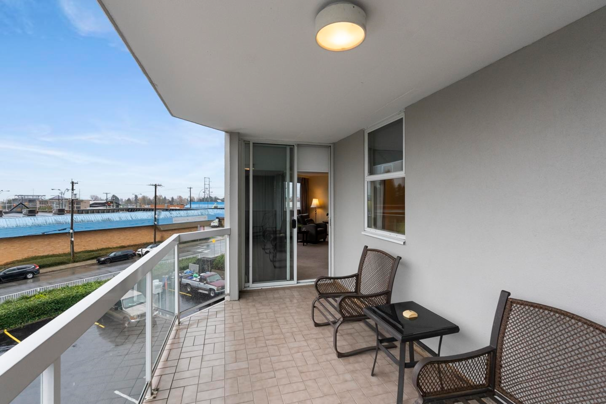 Hallway Photo of 308 11881 88 Avenue, Delta, BC