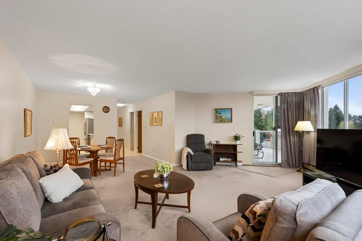 Kitchen Photo of 308 11881 88 Avenue, Delta, BC