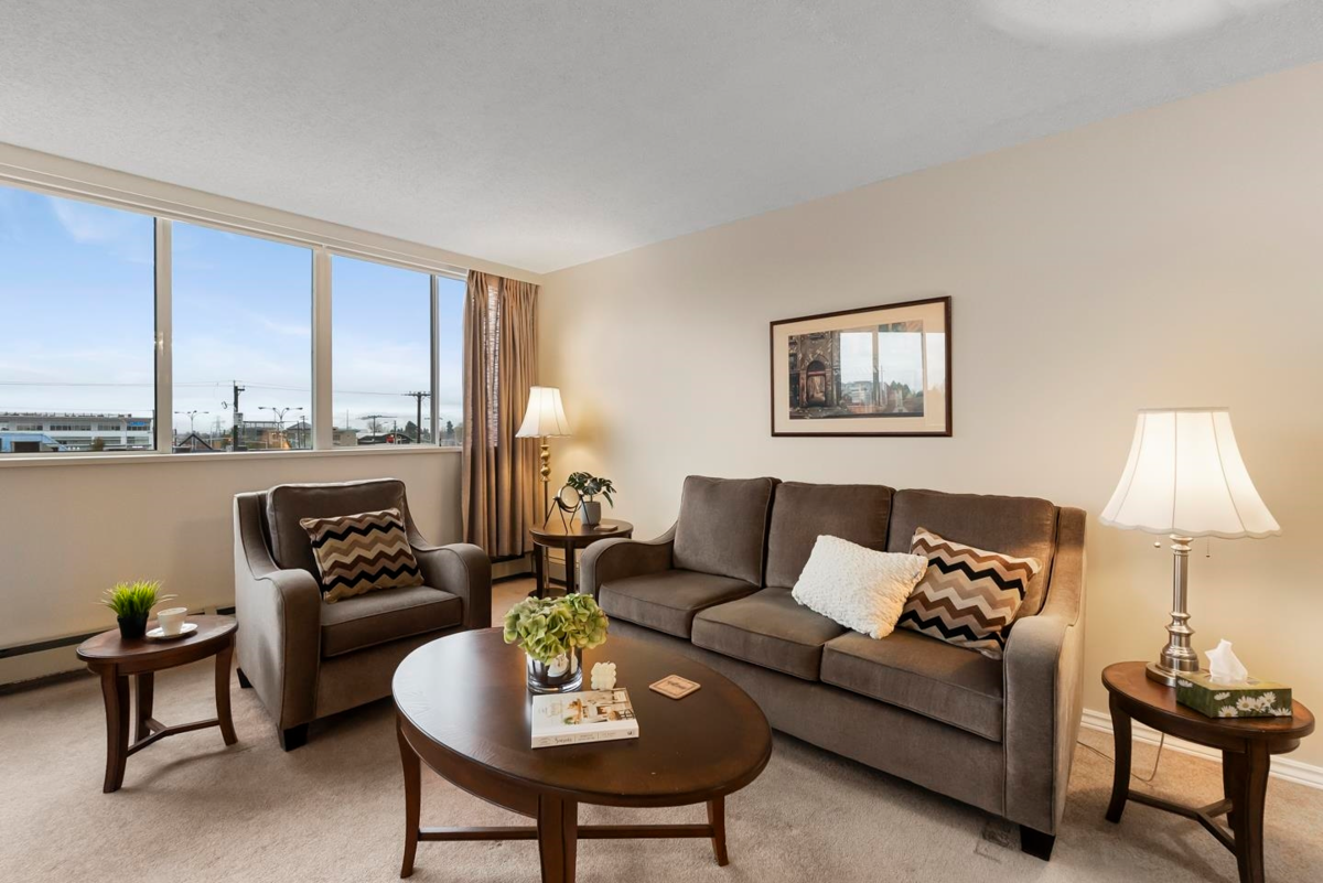 Living Room Photo of 308 11881 88 Avenue, Delta, BC