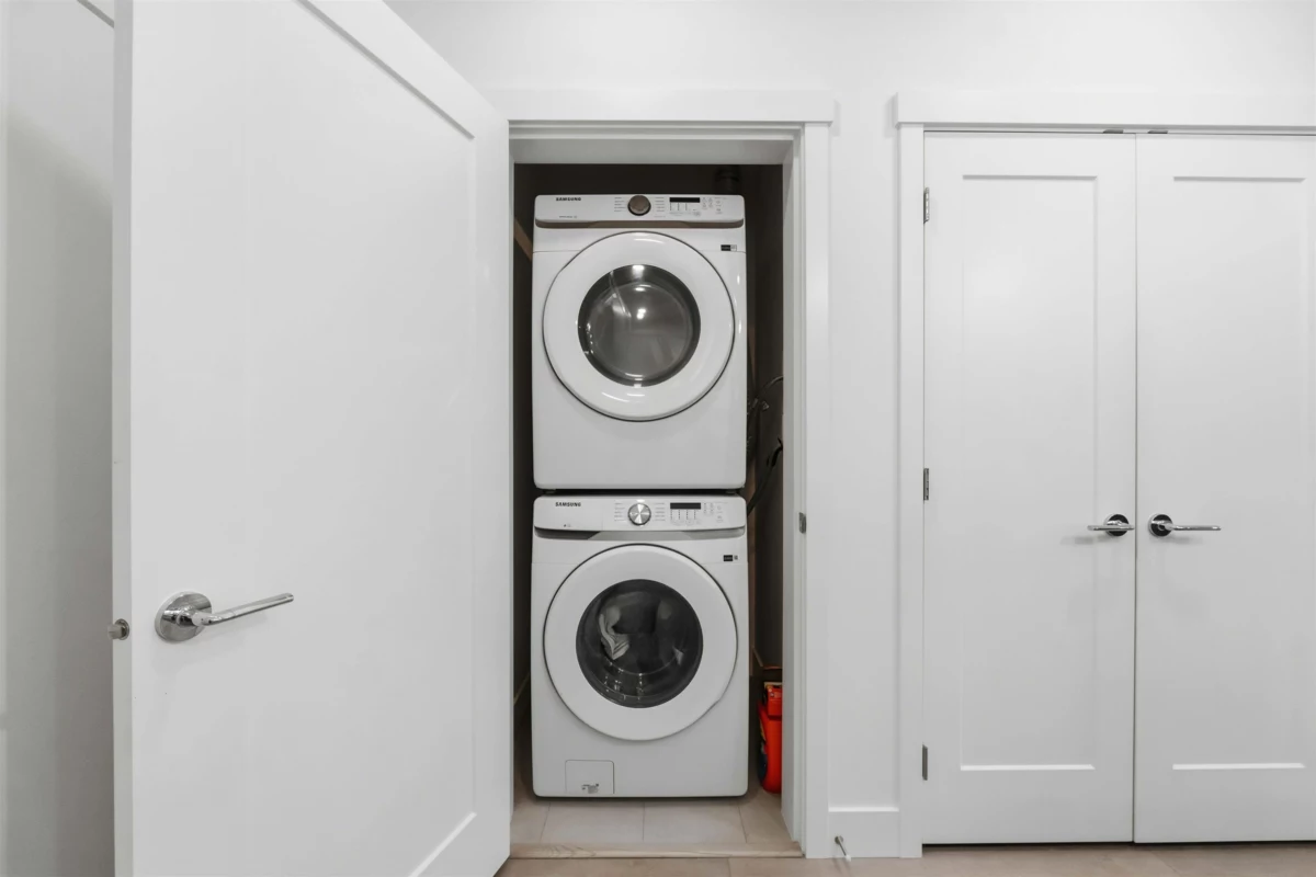 Front Yard Photo of 415 22633 Selkirk Avenue, Maple Ridge, BC