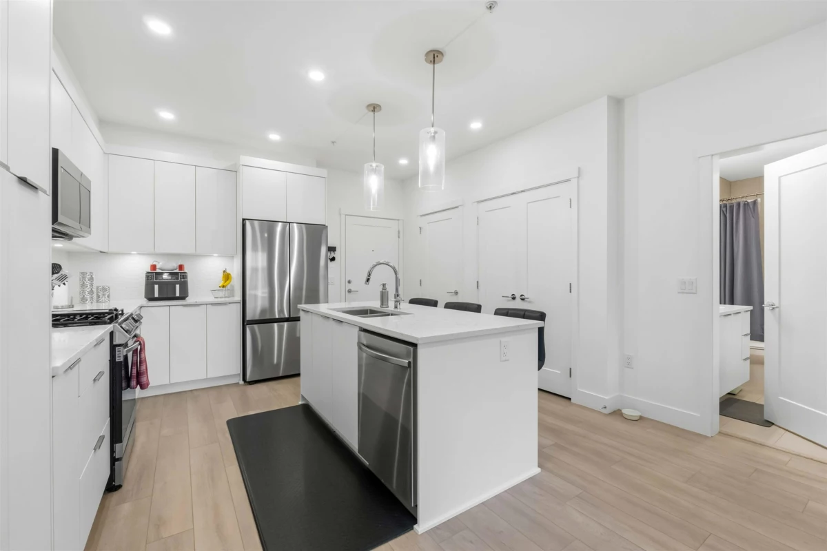 Kitchen Photo of 415 22633 Selkirk Avenue, Maple Ridge, BC