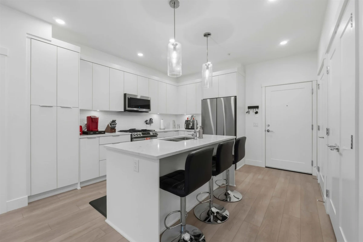 Living Room Photo of 415 22633 Selkirk Avenue, Maple Ridge, BC