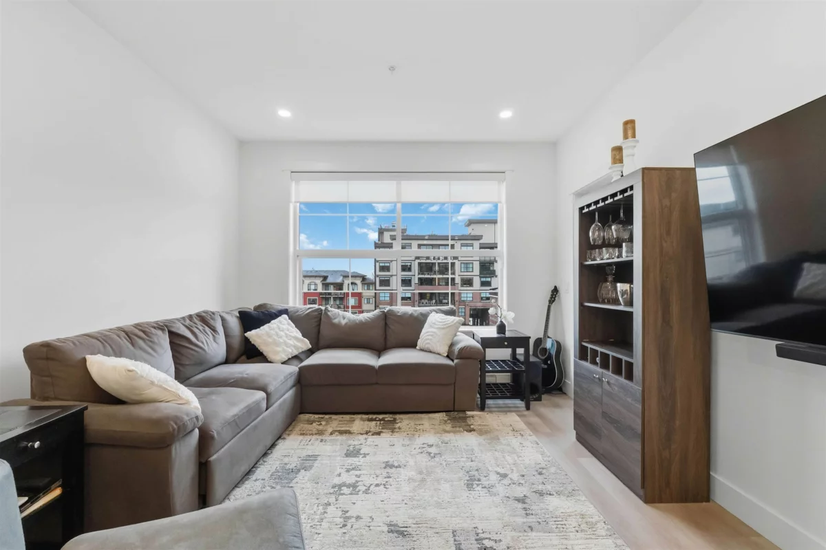 Powder Room Photo of 415 22633 Selkirk Avenue, Maple Ridge, BC