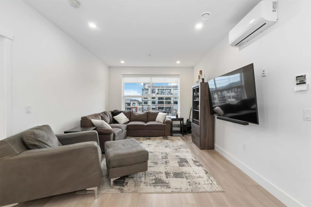 Primary Bathroom Photo of 415 22633 Selkirk Avenue, Maple Ridge, BC