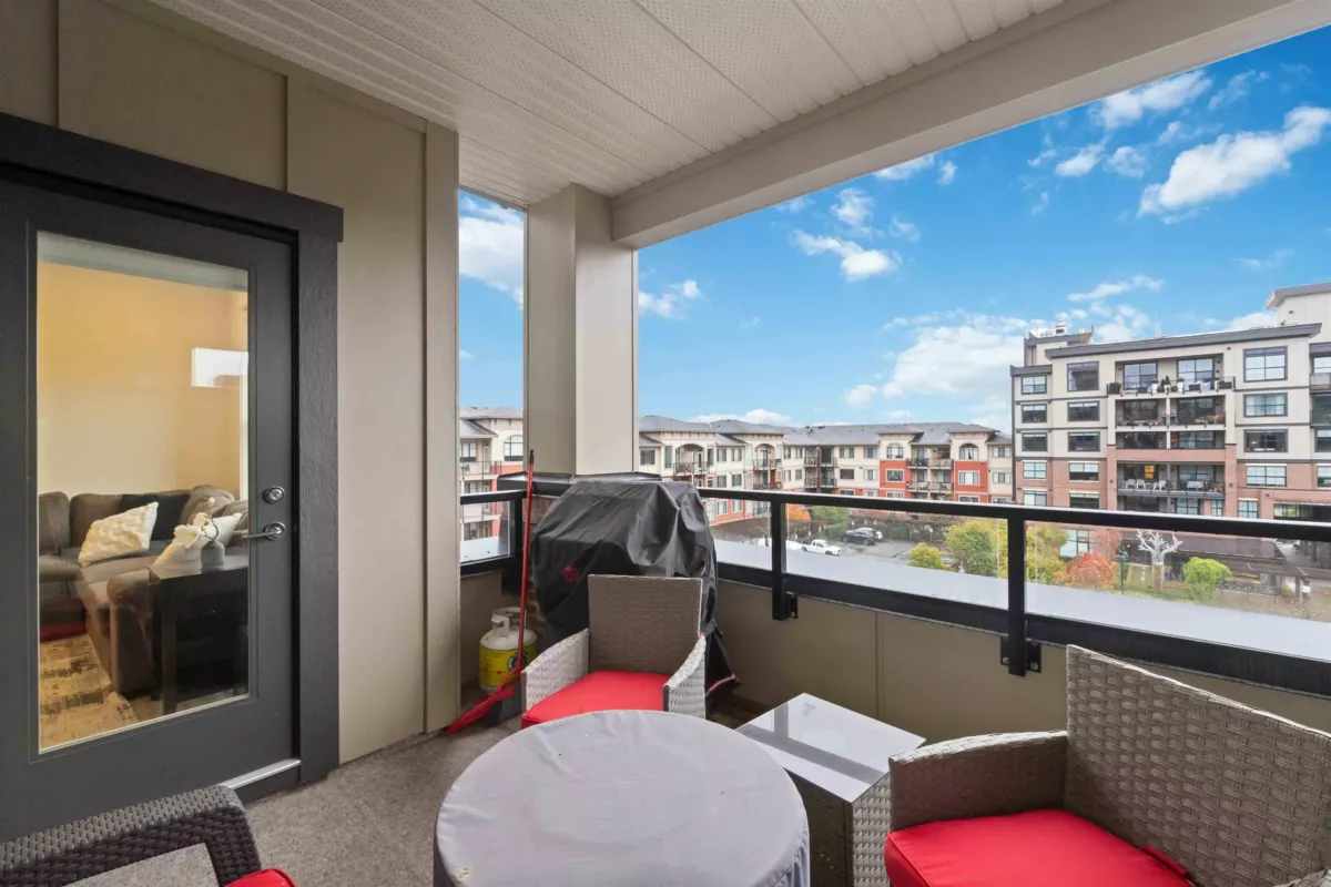 Swimming Pool Photo of 415 22633 Selkirk Avenue, Maple Ridge, BC