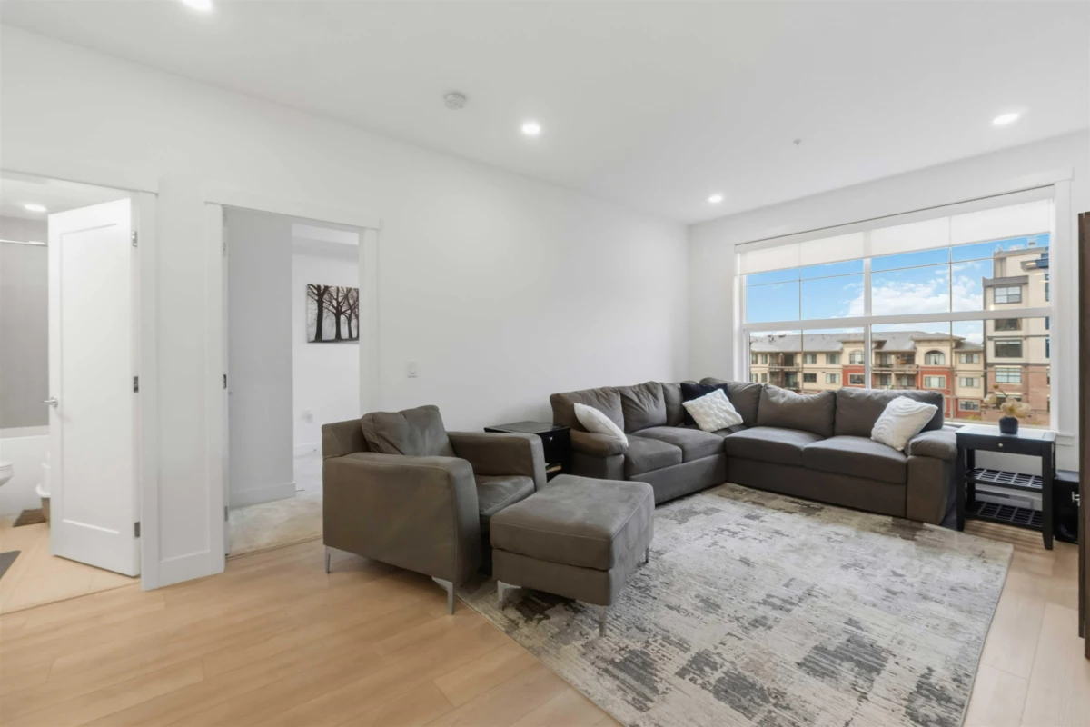 Walk-In Closet Photo of 415 22633 Selkirk Avenue, Maple Ridge, BC