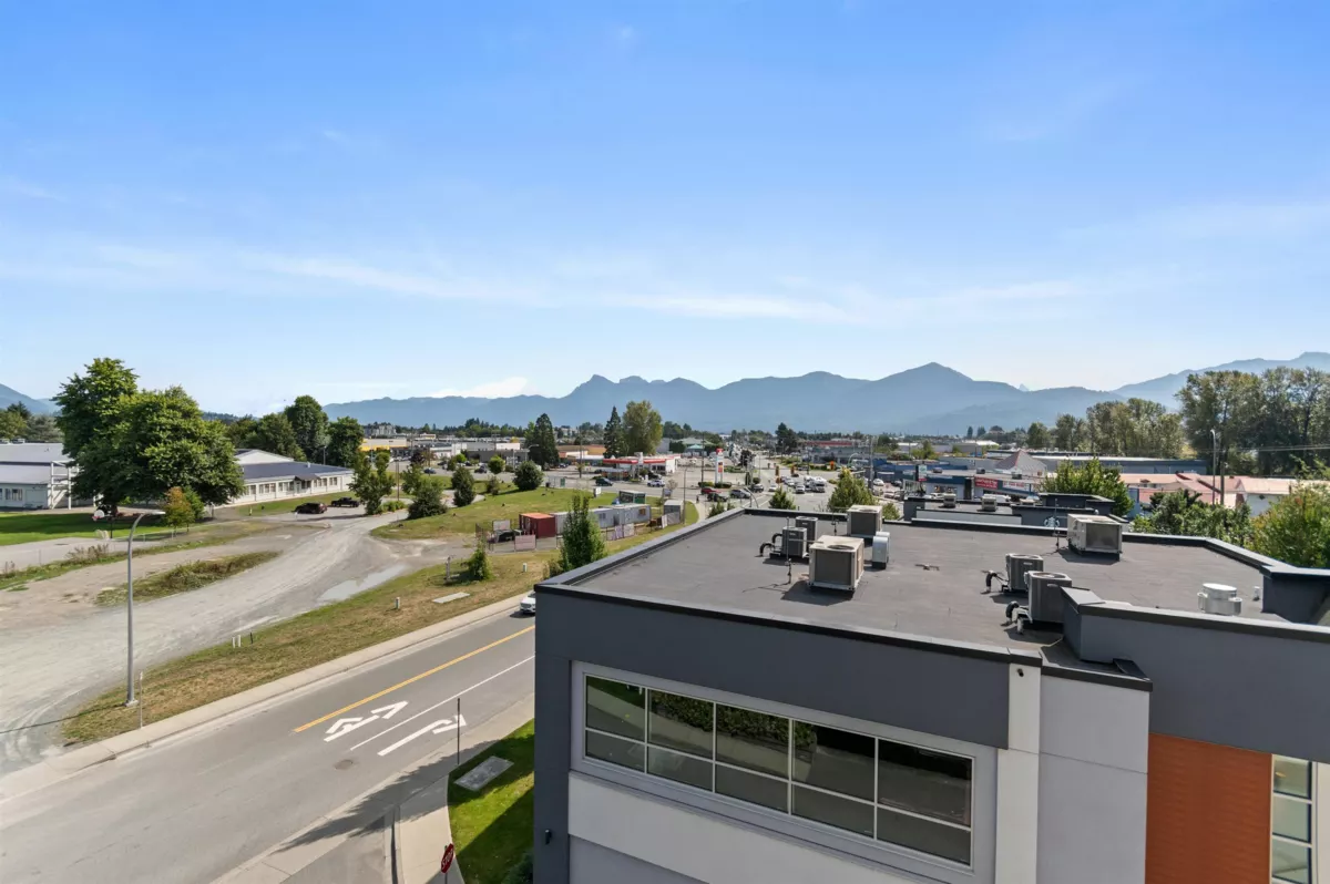 Backyard Photo of 504 45562 Airport Road, Chilliwack, BC