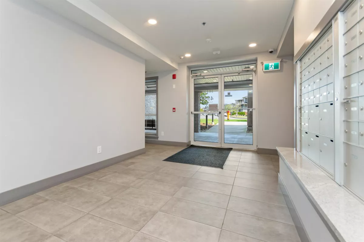 Family Room Photo of 504 45562 Airport Road, Chilliwack, BC