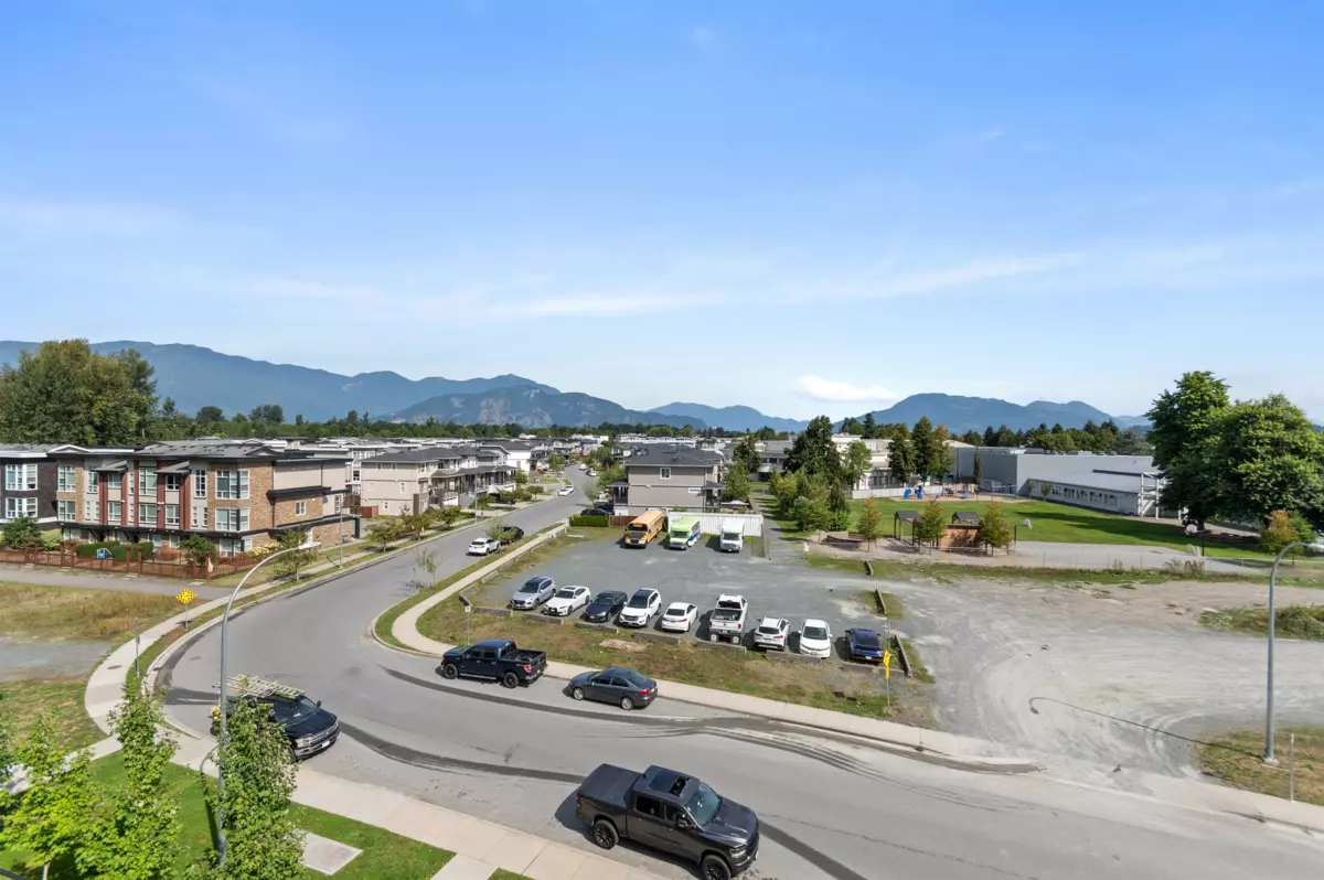 Front Yard Photo of 504 45562 Airport Road, Chilliwack, BC