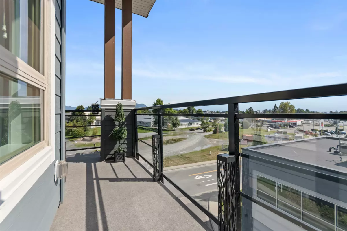 Garage Interior Photo of 504 45562 Airport Road, Chilliwack, BC