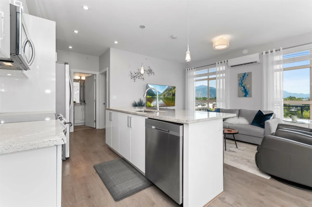 Guest Bathroom Photo of 504 45562 Airport Road, Chilliwack, BC