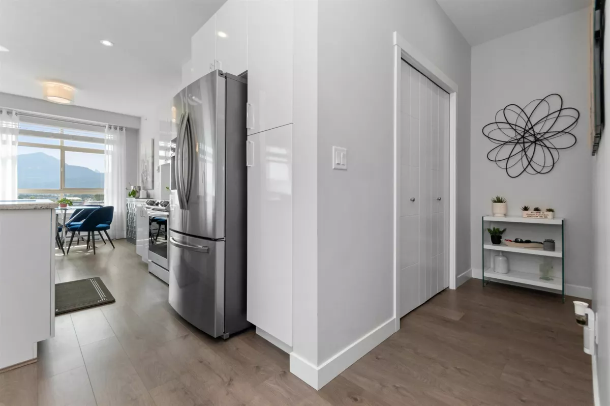 Hallway Photo of 504 45562 Airport Road, Chilliwack, BC