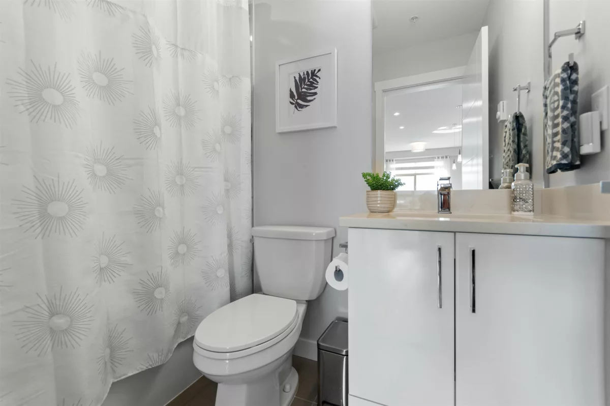 Kitchen Island Photo of 504 45562 Airport Road, Chilliwack, BC