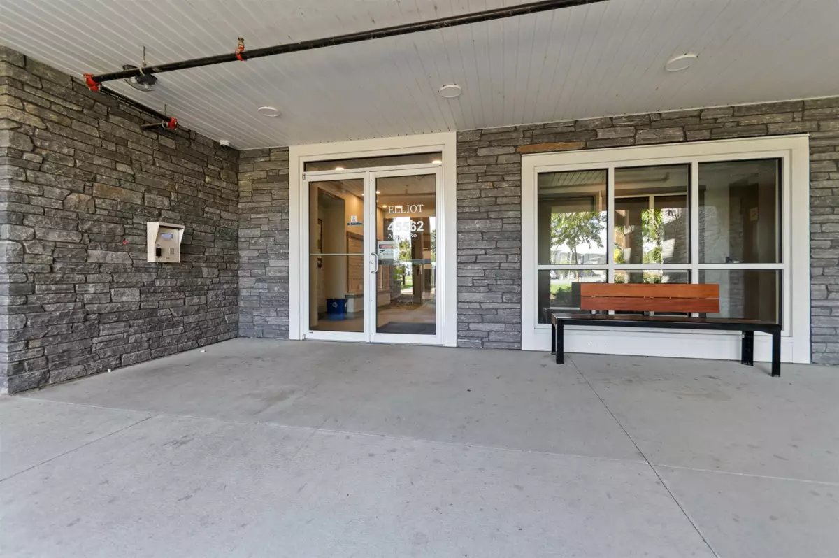 Living Room Photo of 504 45562 Airport Road, Chilliwack, BC