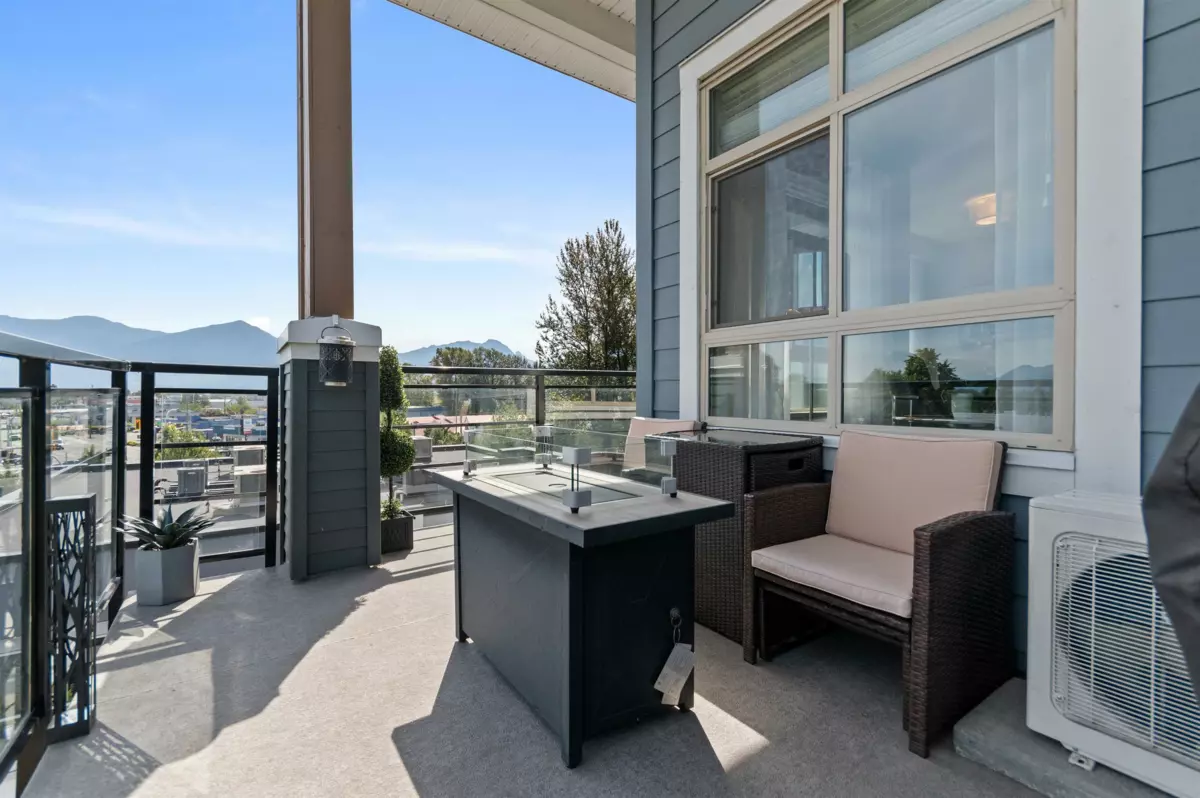 Outdoor Deck Photo of 504 45562 Airport Road, Chilliwack, BC
