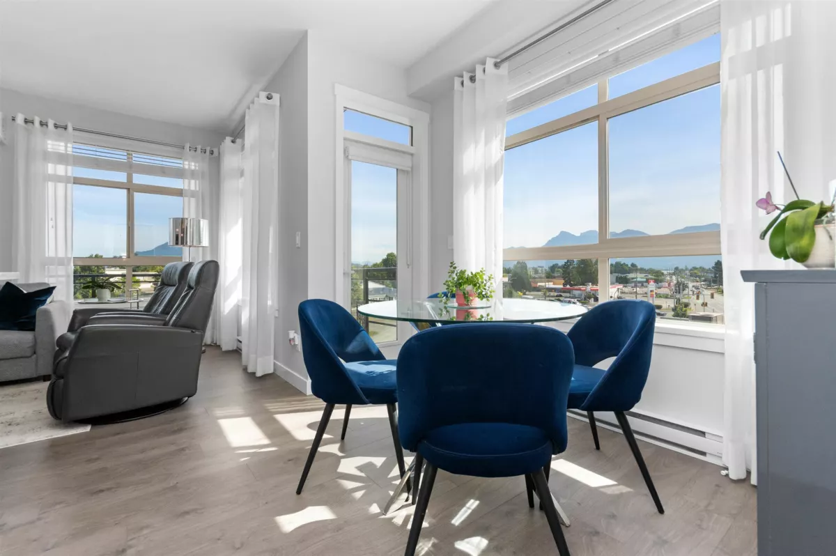 Powder Room Photo of 504 45562 Airport Road, Chilliwack, BC