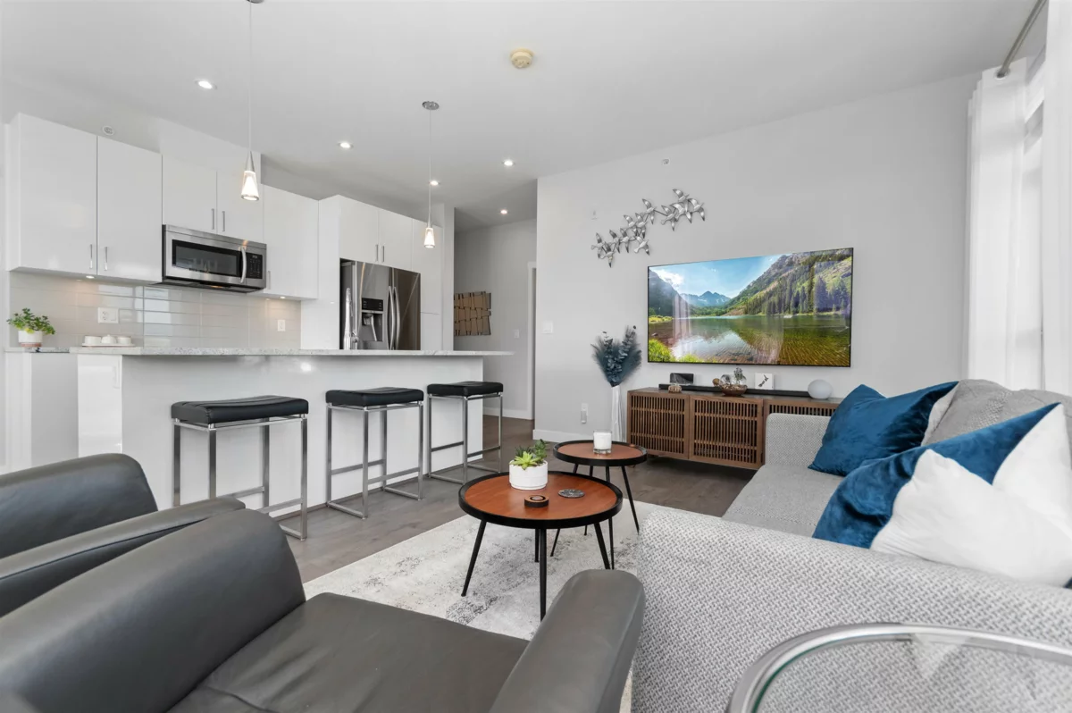 Walk-In Closet Photo of 504 45562 Airport Road, Chilliwack, BC