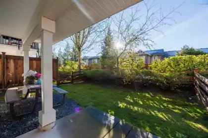 Entry Foyer Photo of 3 11282 Cottonwood Drive, Maple Ridge, BC