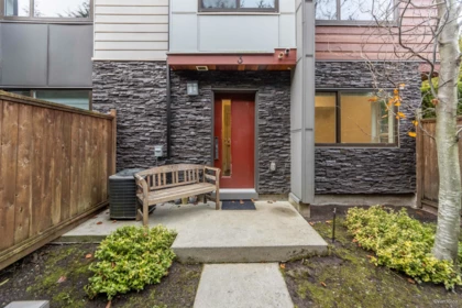 Staircase Photo of 3 15885 16 Avenue, Surrey, BC