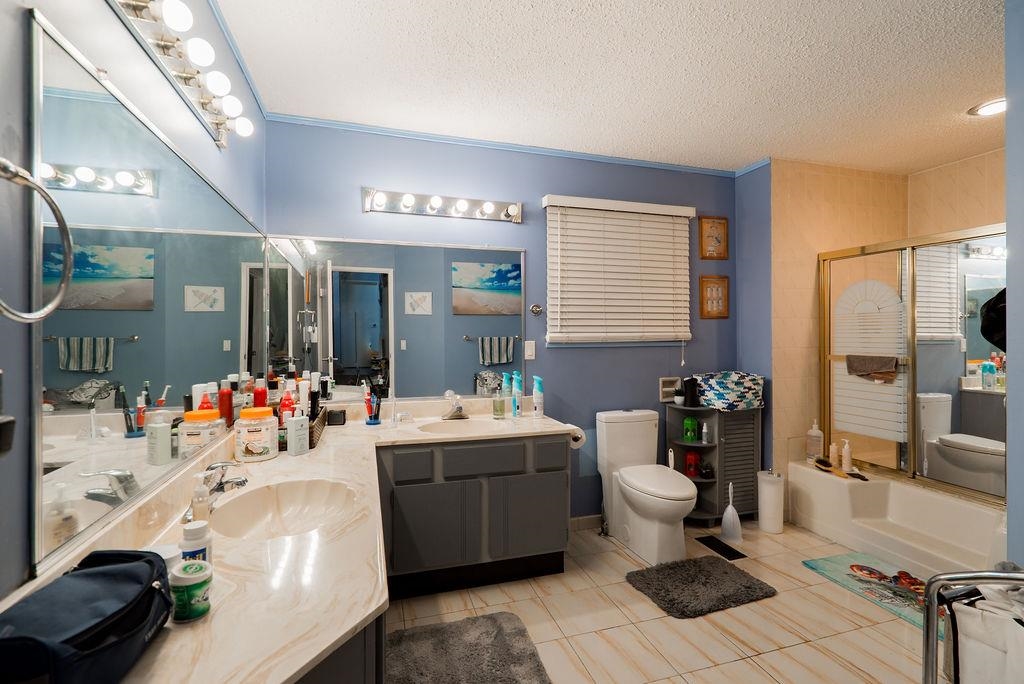 Family Room Photo of 2525 Norcrest Court, Burnaby, BC