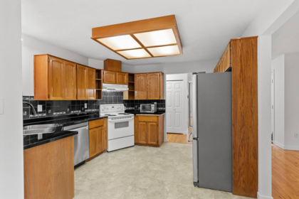 Garage Interior Photo of 32925 Orchid Court, Mission, BC
