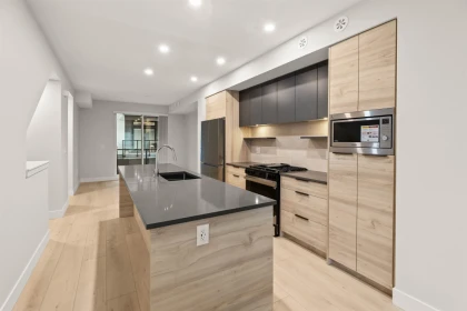 Kitchen Island Photo of 94 30530 Cardinal Avenue, Abbotsford, BC
