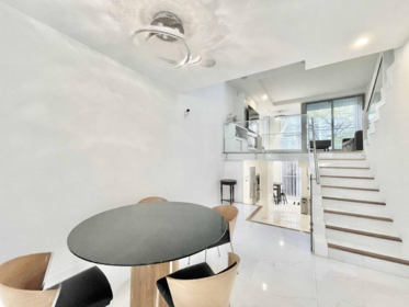 Kitchen Island Photo of 1235 Alberni Street, Vancouver, BC