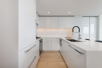 Kitchen Island Photo of 901 135 E 13th Street, North Vancouver, BC