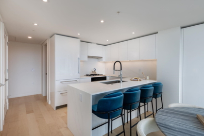 Kitchen Photo of 901 135 E 13th Street, North Vancouver, BC