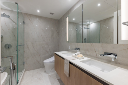 Primary Bathroom Photo of 901 135 E 13th Street, North Vancouver, BC