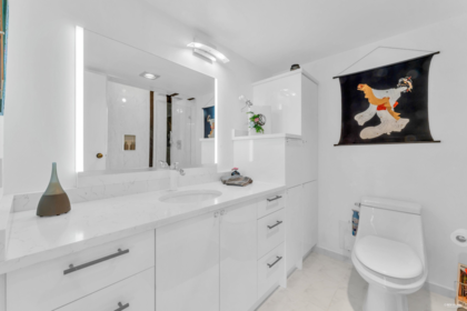 Hallway Photo of 2603 6540 Burlington Avenue, Burnaby, BC