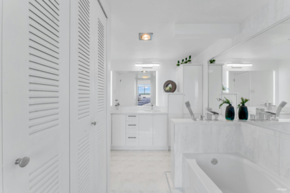 Hot Tub / Spa Photo of 2603 6540 Burlington Avenue, Burnaby, BC