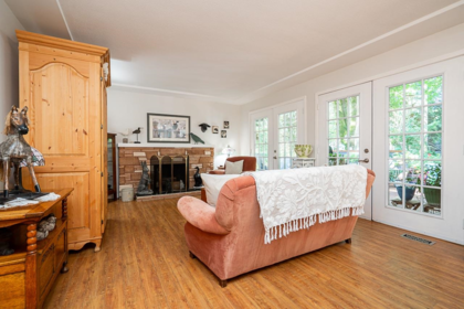 Kitchen Island Photo of 22592 132 Avenue, Maple Ridge, BC