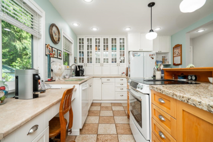 Powder Room Photo of 22592 132 Avenue, Maple Ridge, BC