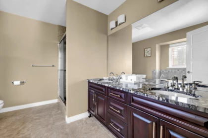 Guest Bathroom Photo of 26500 124 Avenue, Maple Ridge, BC
