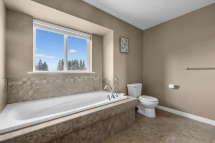 Powder Room Photo of 26500 124 Avenue, Maple Ridge, BC