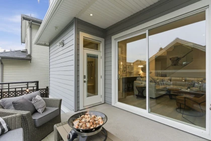 Front Yard Photo of 15786 23b Avenue, Surrey, BC