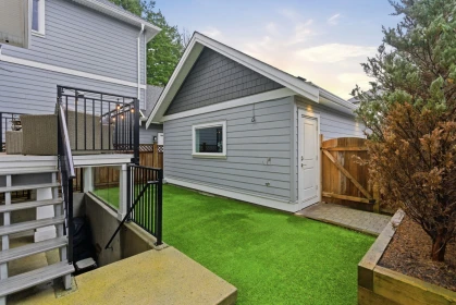 Garden / Landscaping Photo of 15786 23b Avenue, Surrey, BC
