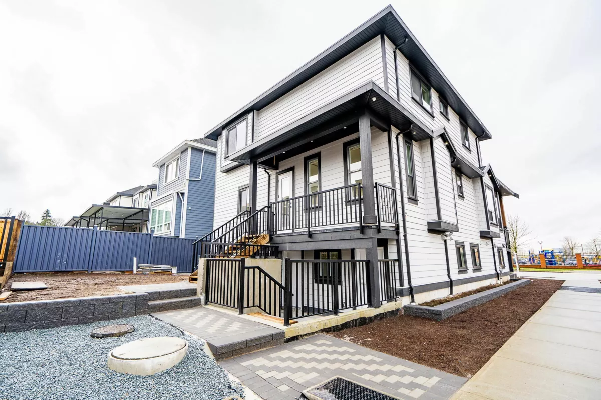 Garden / Landscaping Photo of 10648 124 Street, Surrey, BC