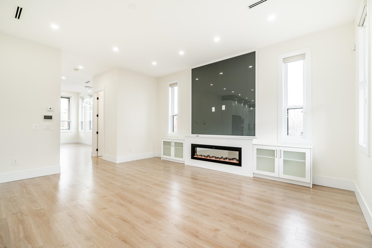 Kitchen Island Photo of 10648 124 Street, Surrey, BC
