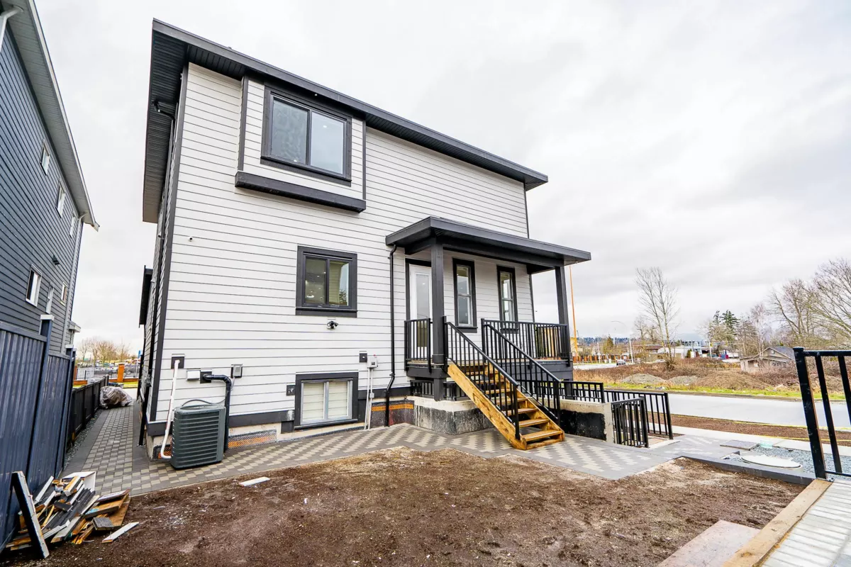 Swimming Pool Photo of 10648 124 Street, Surrey, BC