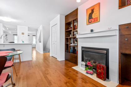 Kitchen Island Photo of 10 2927 Fremont Street, Port Coquitlam, BC