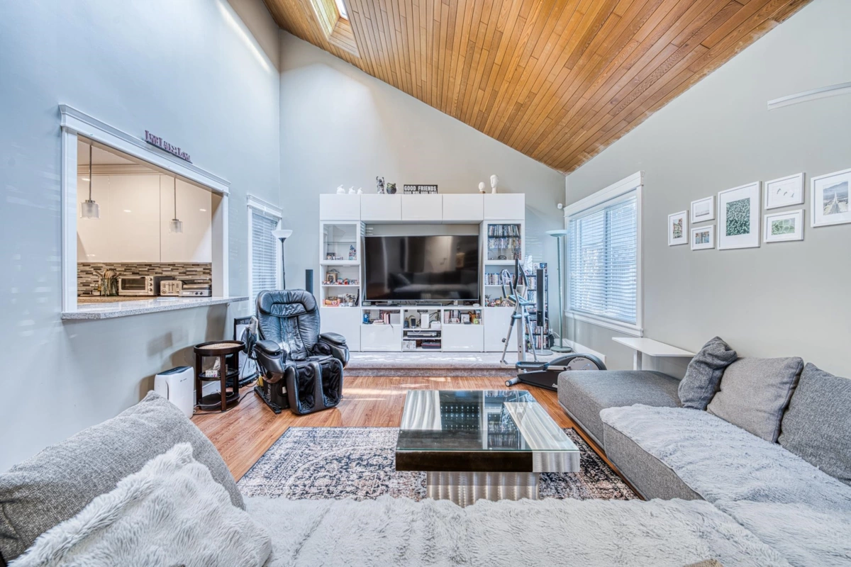 Kitchen Photo of 10690 Hollybank Drive, Richmond, BC
