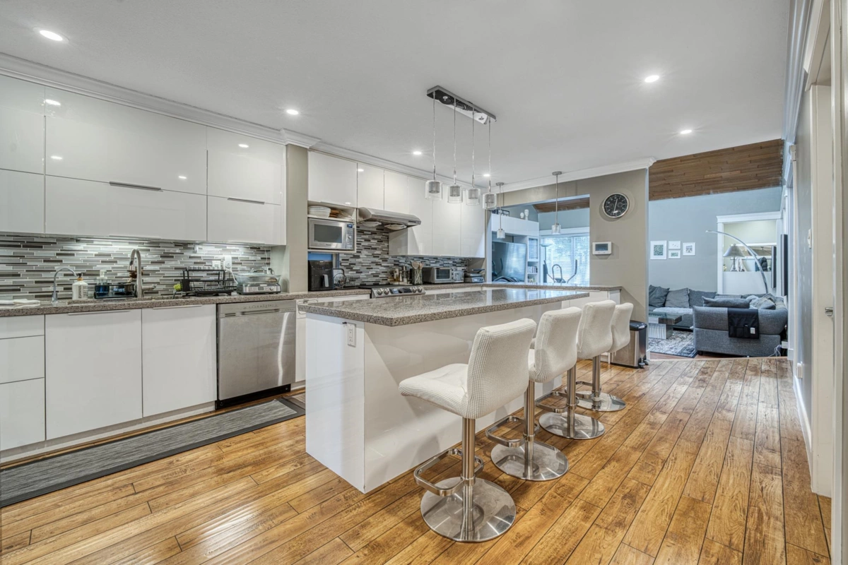 Primary Bathroom Photo of 10690 Hollybank Drive, Richmond, BC